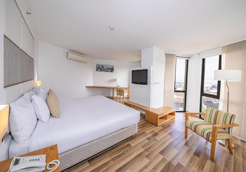 Ilar Bulevar Del Rio Coliving & Hotel Downtown Cali Eksteriør billede